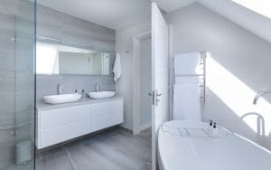 Shower Talk: What It Costs, Where to Go, and Why Your Old Tiles Are Giving Up 